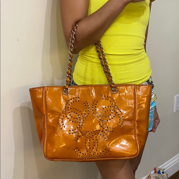 Chanel tote - Picture 9 of 15